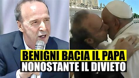 ROBERTO BENIGNI BACIA PAPA FRANCESCO NONOSTANTE IL DIVIETO SHOCK E