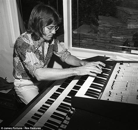 The Doors Founding Member Ray Manzarek Dies At 74 Daily Mail Online