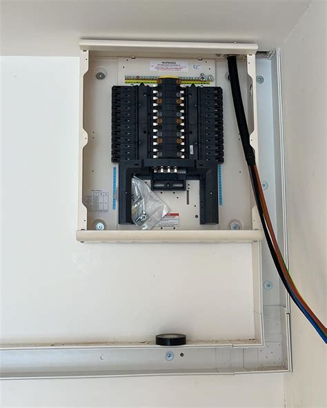 8 Way Three Phase Distribution Board Schneider Easy9 Kenya