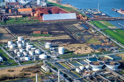 Stade Aus Der Vogelperspektive Lng Fl Ssiggas Terminal Und Aos