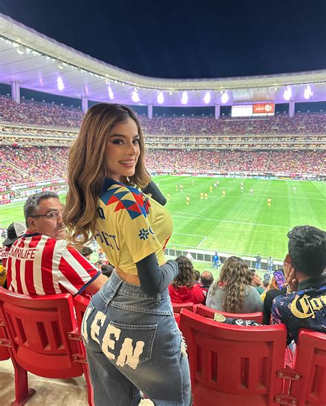 SCARLETT SALAZAR. | Una selfie tomada con mucho amor y sal de mar.🧡💦