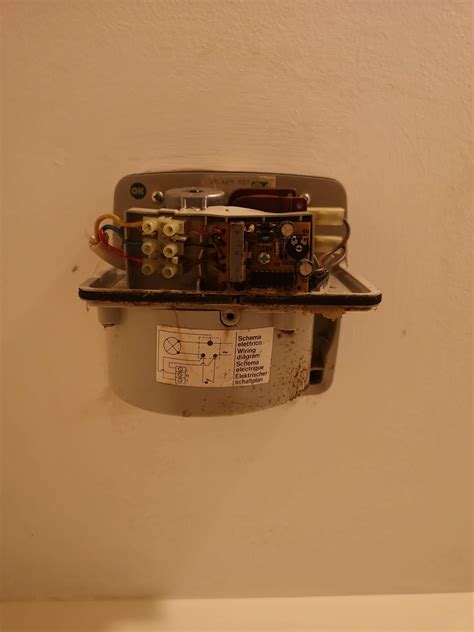 Bathroom exhaust fan with built in humidity sensor vs in-wall humidity