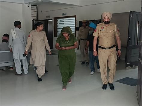 Fazilka News Three Including Two Women Arrested Honey Trap Blackmailed Person And Asked One