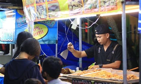 Nonton Bareng Piala Dunia Qatar di Alun-Alun Jember Membawa Berkah ...