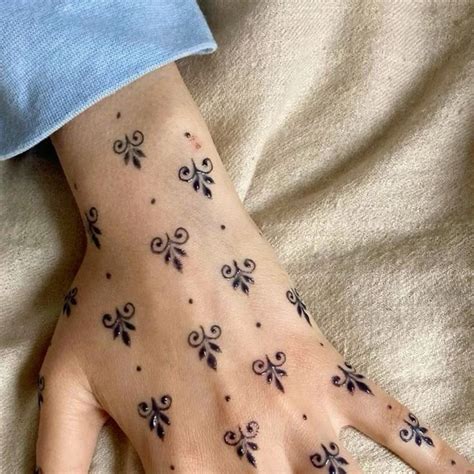 Pin By Iris Lili On In Modern Henna Designs Pretty Henna