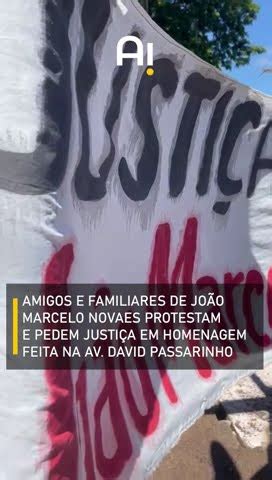 Amigos e familiares protestam contra morte de João Marcelo Novaes