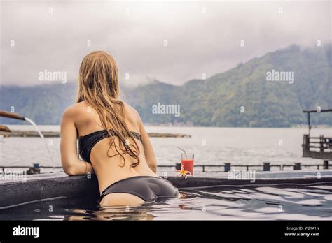 Japanese Hot Spring Female Hi Res Stock Photography And Images Alamy