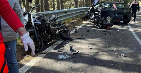 Scontro Tra Un Auto E Tre Moto Un Morto E Due Feriti Gravi Arrestato