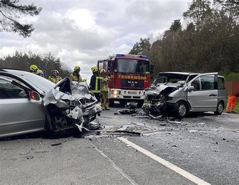 Unfall Zwei Leicht Sowie Eine Schwer Verletzte Person