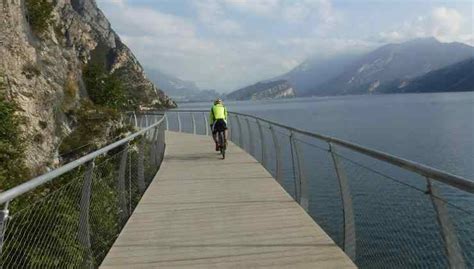 Qui tutti vogliono andare in bici è la pista ciclabile più bella d