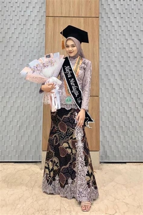 28 Inspirasi Dress For Wisuda Kondangan Briedsmade Lamaran Kebaya