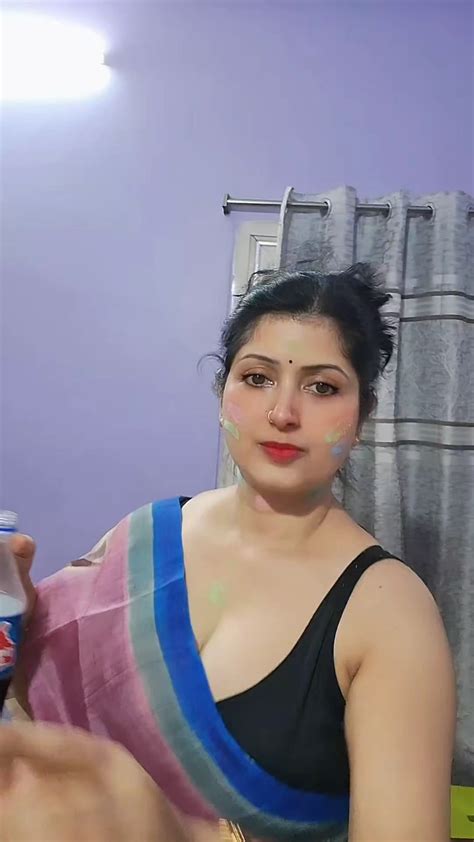 Hot Bengali Aunty Big Boobs And Cleavage In Blue Saree Mp Snapshot