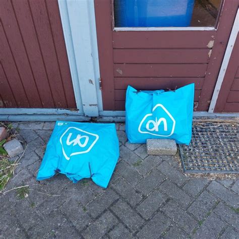 Drie Konijnen In Albert Heijn Tassen Achtergelaten Bij Het Knaaghof