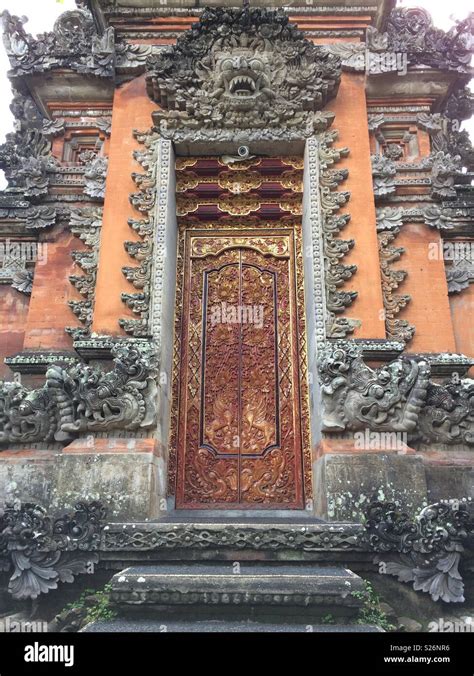 Hindu temple door Stock Photo - Alamy