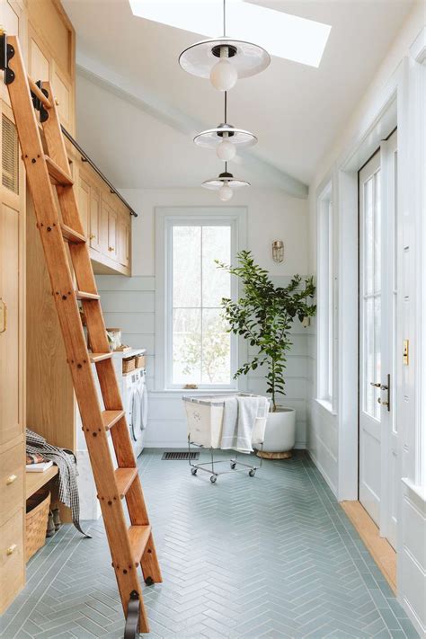 Chic And Optimized Mudroom Laundry Room Combo Ideas