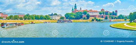 Panorama Von Weichsel Und Von Wawel Schloss In Krakau Polen Stockbild