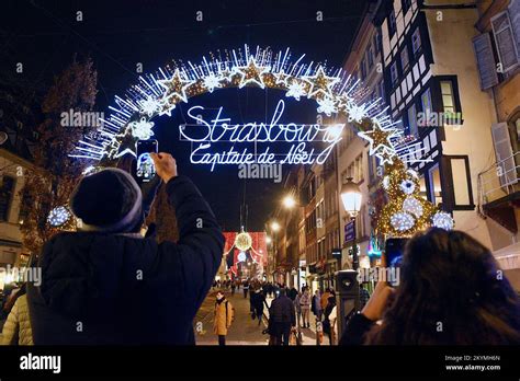 El famoso mercado de Navidad de Estrasburgo abrió sus puertas el 25 de