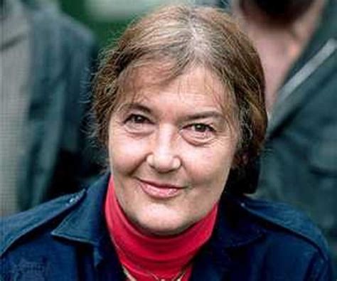 Dian Fossey Biography - Facts, Childhood, Family Life & Achievements of ...