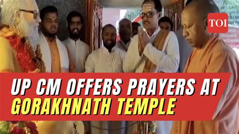 Up Cm Yogi Adityanath Offers Prayers On The Occasion Of Guru Purnima