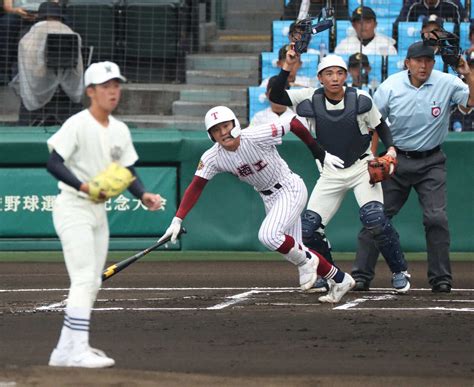 ＜日大三・鳥栖工＞ 初回2死二塁。鳥栖工・松延は先制の適時打を放つ （撮影・須田 麻祐子） ― スポニチ Sponichi Annex 野球