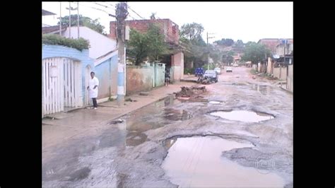 Vídeo Moradores reclamam da lama e buracos em Belford Roxo RJ1 G1