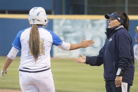 Ucla Coach Olympic Medalist Celebrates Softball’s Return In 2020 Daily Bruin