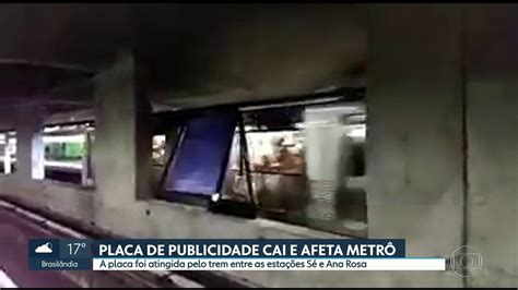 Vídeo Placa de publicidada cai e interrompe a circulação do Metrô