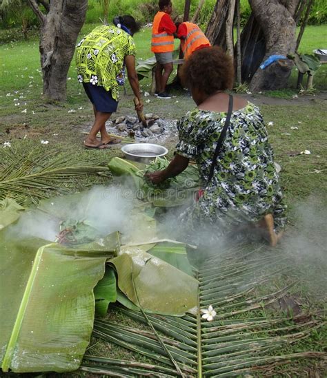 Traditional Cooking in Matupit, Rabaul, Papua New Guinea. Editorial ...