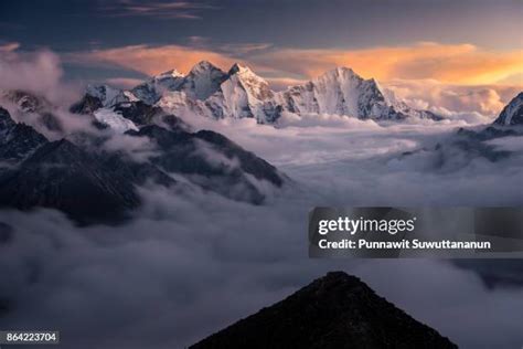 nepal mountain stock  high res pictures  images