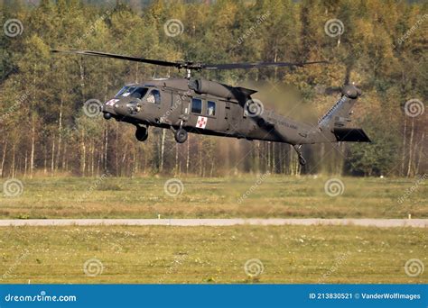 United States Army Sikorsky UH-60M Blackhawk Medevac Helicopter Landing ...