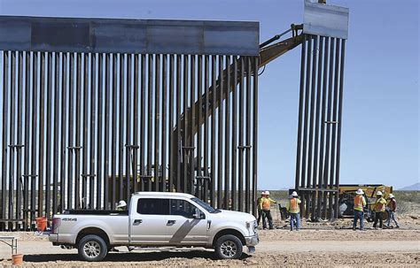 Etats Unis Près de 500 km de mur ont ils été construits à la