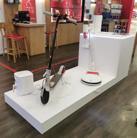 Vizită incognito în noul concept store EasyTech de la Vodafone P