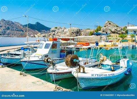 Kolymbia Village Marina Con Barcos Y Yates Foto Editorial Imagen De