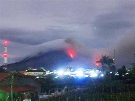 InfoPublik Sinabung Terus Erupsi Luncurkan Awan Panas Guguran