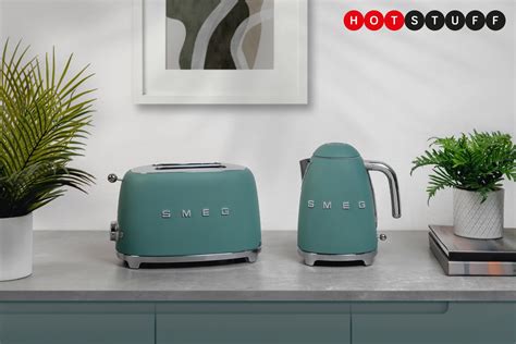 Smeg S Breakfast Set Gets An Emerald Green Splash Of Colour For Toaster