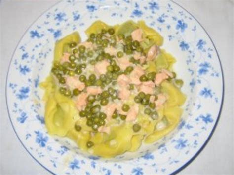 Tortellini mit Lachs Erbsen Sahne Soße Rezept kochbar de