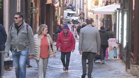 Salerno Ponte DellImmacolata Con Tanti Turisti LIRATV