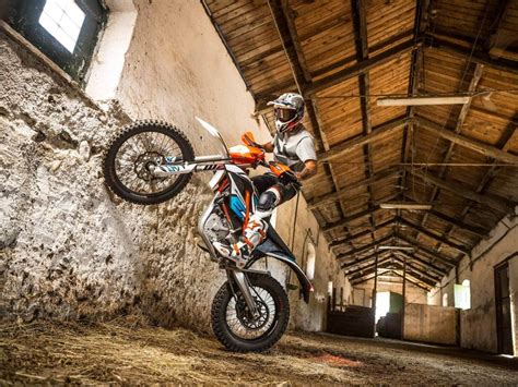 Ktm Unveils New 2018 Freeride E Xc Electric Motocross Bike With 50 Percent More Battery Electrek