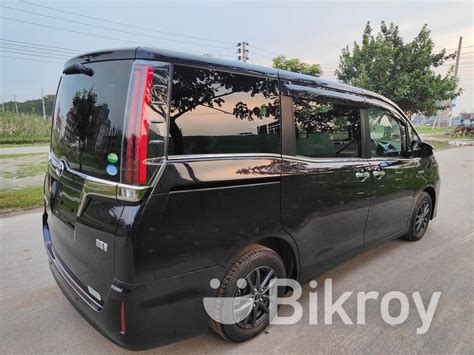 Toyota Noah Gi Premium Esquire In Aftab Nagar Bikroy