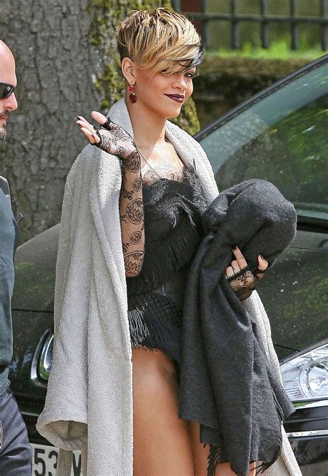 Rihanna Exposing Her Fucking Sexy Legs And Hot Ass On Stage Porn Pictures XXX Photos Sex