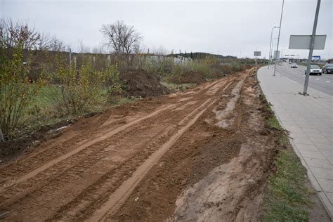 Pilaitėje Pradėtas Tiesti Naujas Dviračių Ir Pėsčiųjų Takas