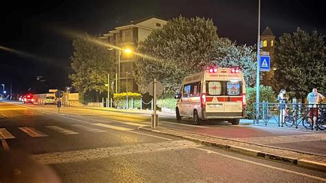 Incidente In Viale Italia A Leini Bambino Investito Da Un Auto