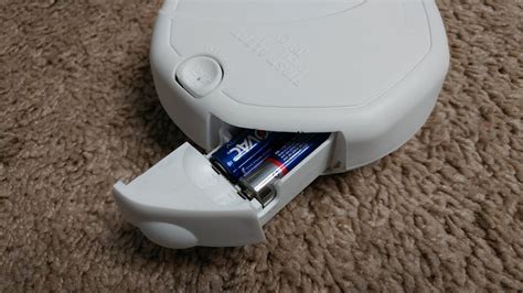 How To Replace Battery In First Alert Carbon Monoxide Detector : He ...