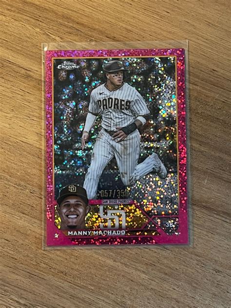 2023 Topps Chrome Magenta Speckle Refractor 124 Manny Machado 350