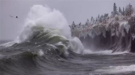 Photos Massive Waves Hit Minnesota S North Shore Amid Winter Storm