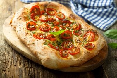 Recette fougasse à la tomate et mozzarella Supertoinette