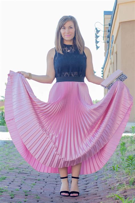 A Pink Pleated Skirt Outfit To Take You From Summer To Fall Should Be