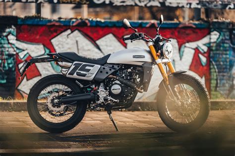 Motorrad Vergleich Fantic Caballero Scrambler Vs Fantic