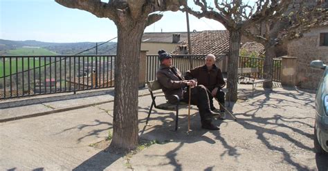 Tribuna Del Bergued In Memoriam De Lescola Doliola Abans De La