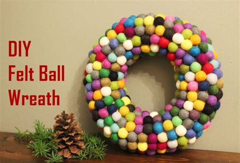 DIY Christmas Ball Wreath - Felt Craft